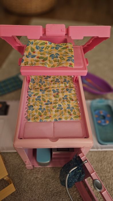Vând rulota barbie