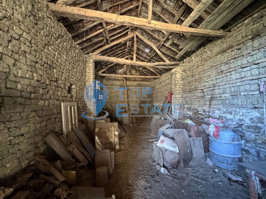 Тухлена къща с голям двор в с. Масларево, област Велико Търново