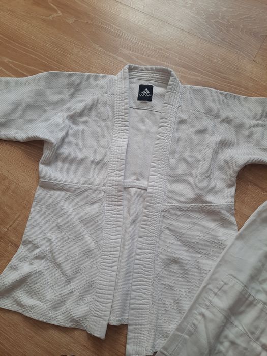 Продам кимоно 140см