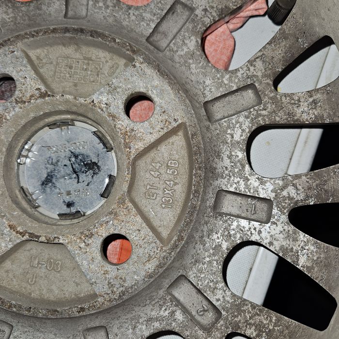 Алуминиеви джанти 13 " 4.100 с всесезонни гуми