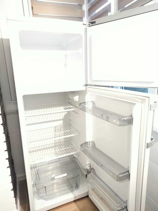 Frigider cu congelator Arctic