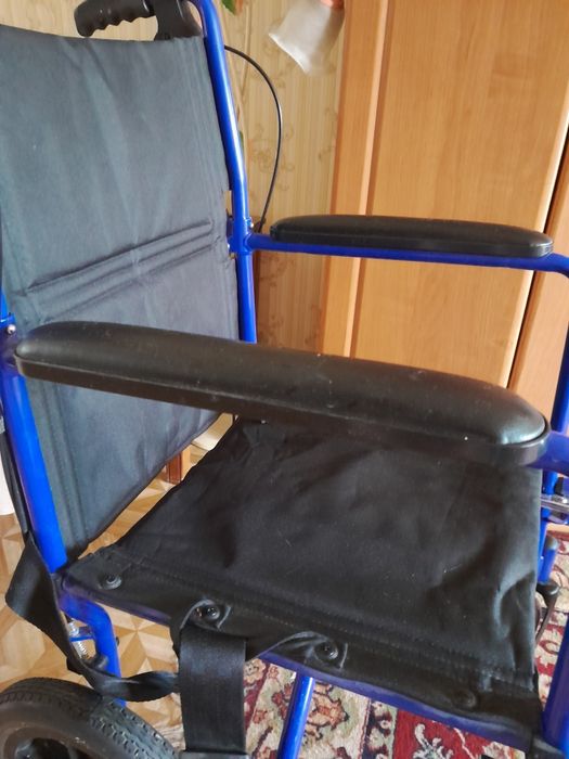 Коляску инвалидную продам