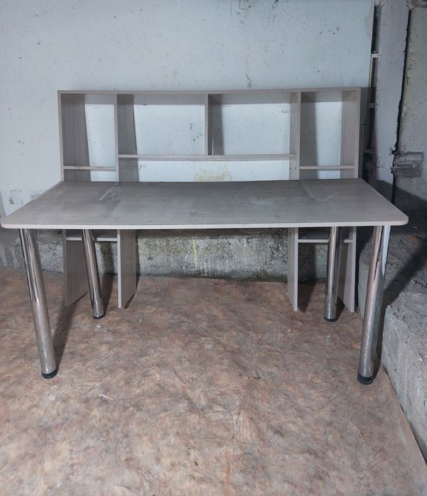 Продам стол-парту.