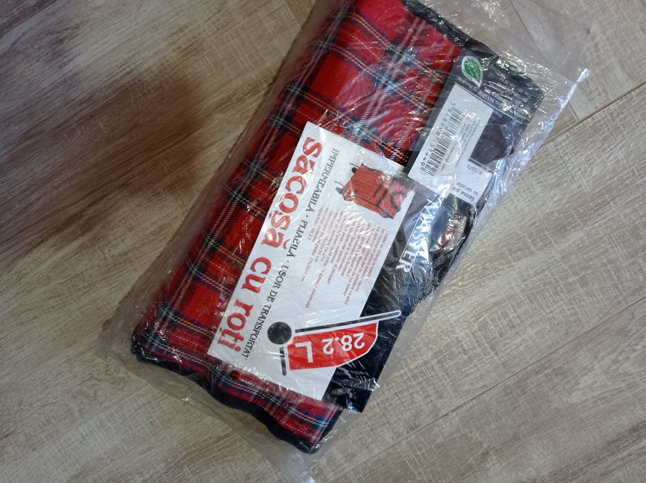 Carucior Sacosa cu rotile 28L impermeabila