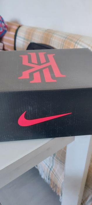 Продаю баскетбольные кроссовки