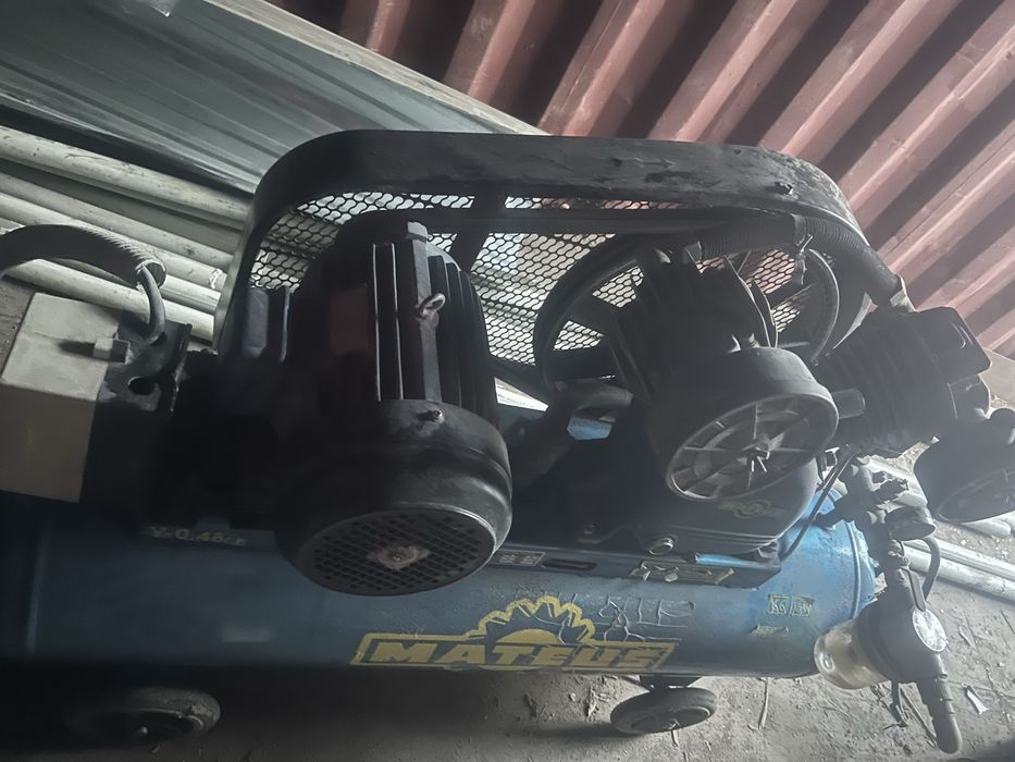 Продам воздушный компрессор .