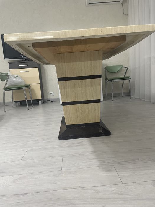 Продам кухонный стол