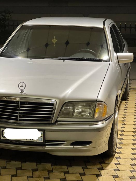 Продаю свою машину . Мерседес Бенс Сотилади