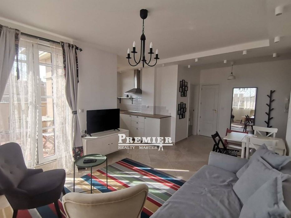 Голям тристаен апартамент в Черноморец на първа линия