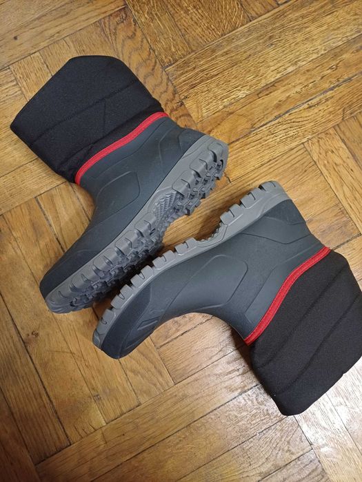 Vand cizme NOI de cauciuc noi masura 45/46, pret 150 lei