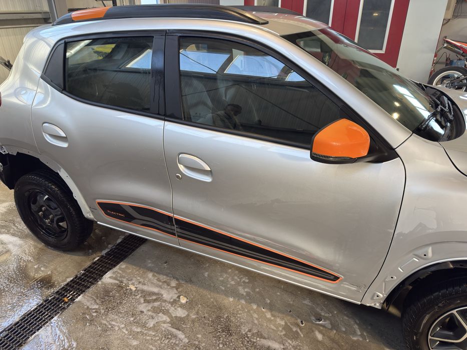 Usa dreapta fata, dreapta spate Dacia Spring, si usa stanga Mercedes e