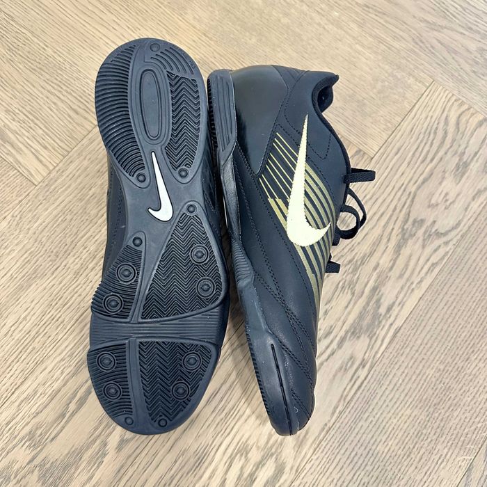 Кроссовки (бутсы) NIKE 43-44 размер