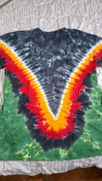 Tricou elegant-vesel, vopsit diferit pe ambele părți, fabricat în SUA