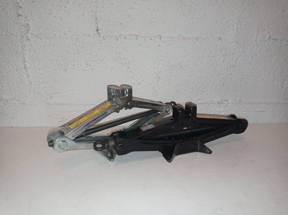 Домкрат привозной