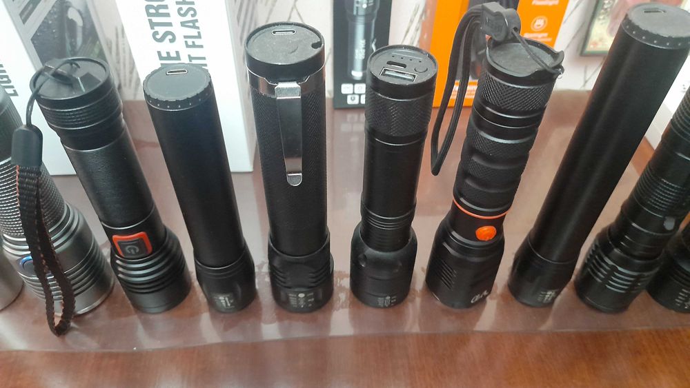 Lanterne , proiectoare puternice zoom acumulator raza 100-900metri