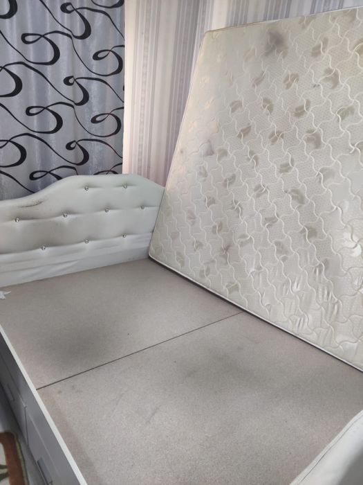 Двуспальная кровать