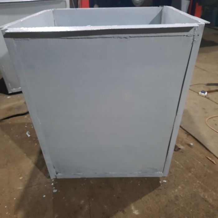 Продаю мусорные баки