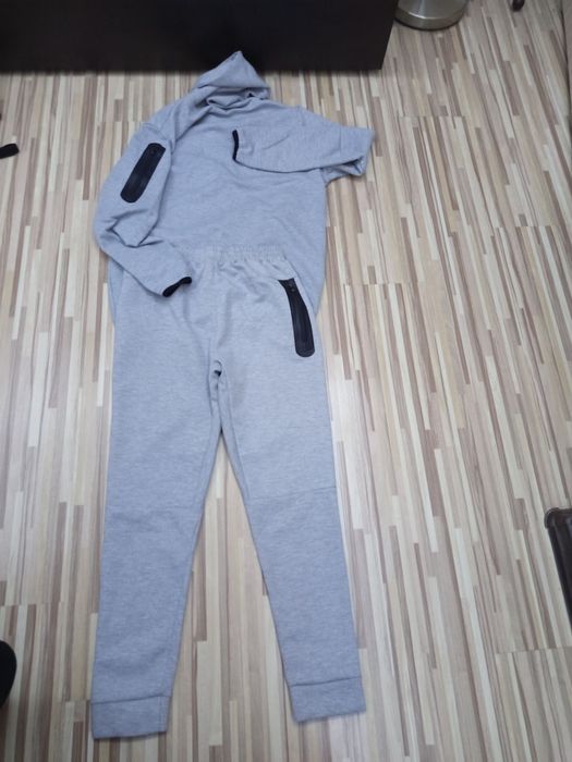 Комплект NIKE TECH,размер S,цена 50лв