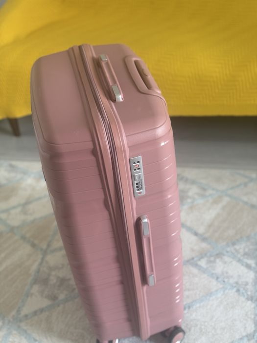 Чемодан очень удобный и качественный