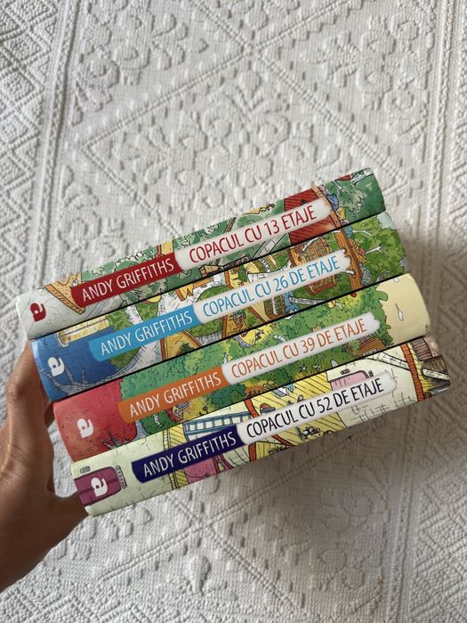 Serie 4 volume Copacu cu 13 etaje