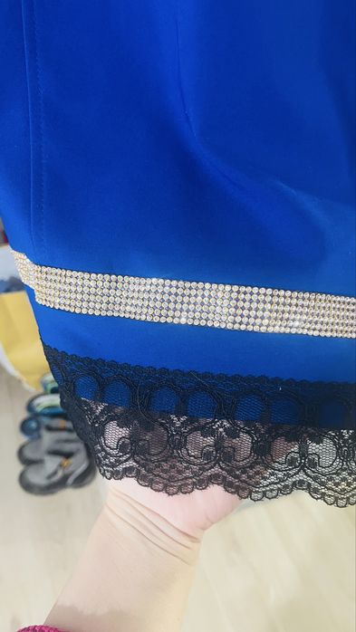 Vand rochie albastra cu pietricele