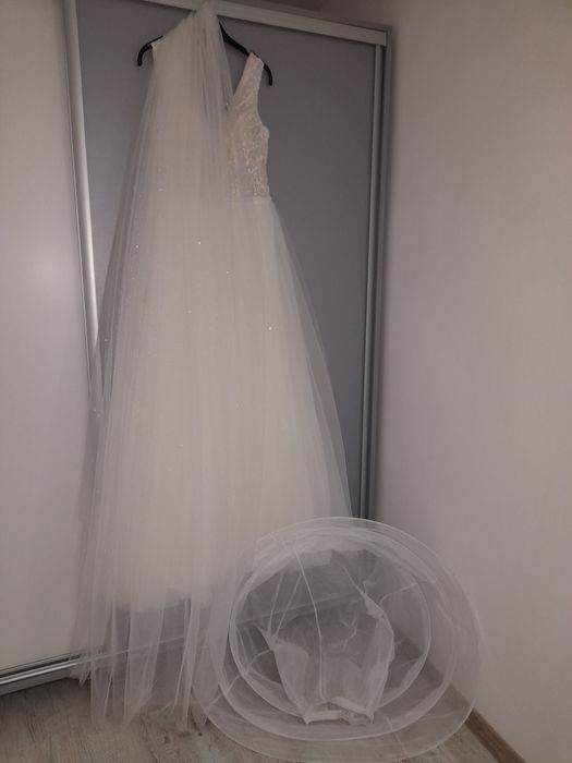 Vând rochie de mireasă