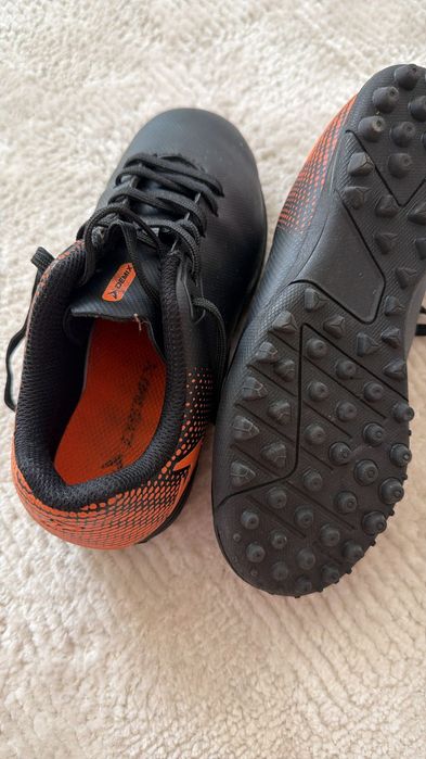 Продам бутсы футбольные