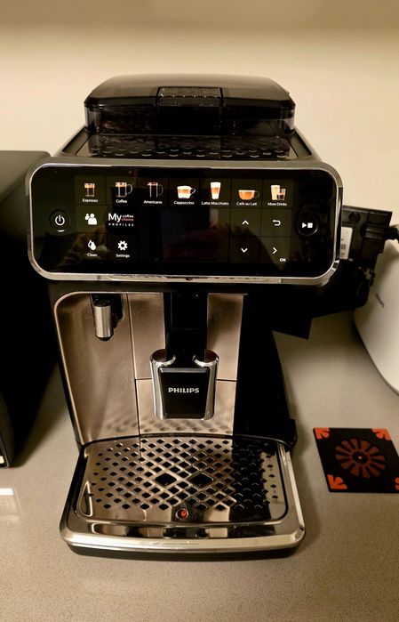 Espressor automat Philips LatteGo Seria 5400