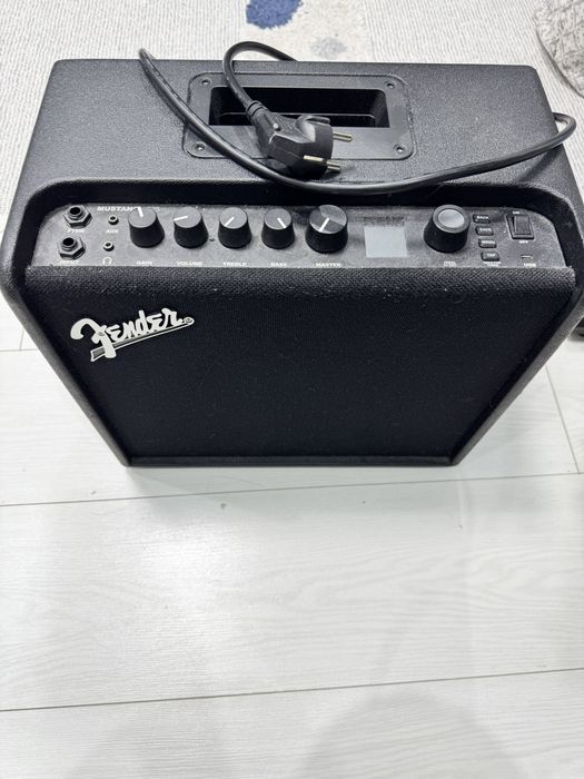 Комбик Fender Mustang LT25
