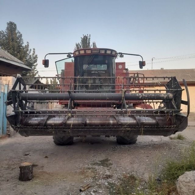 Kombayn srochno sotiladi
