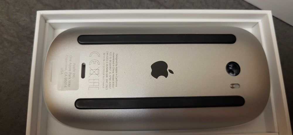 Mouse Magic Apple 2 A1657, Alb ca nou  sau nou  e cutia desfacuta