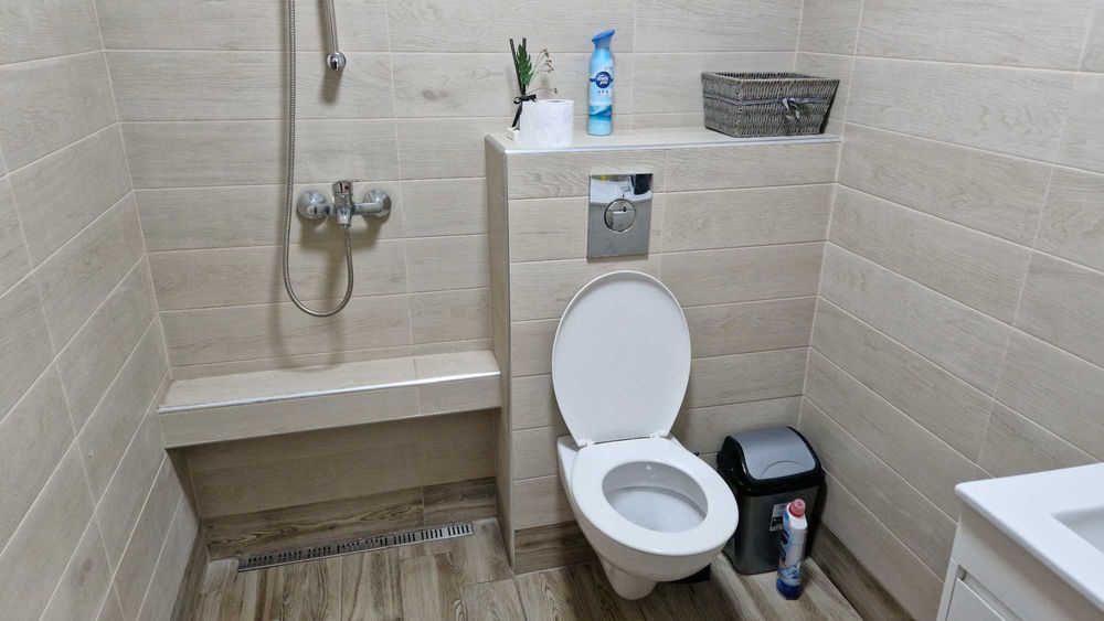 Дава се под наем Тристаен апартамент в Бургас, Център - 100 кв.м за 765 € - Снимка #14