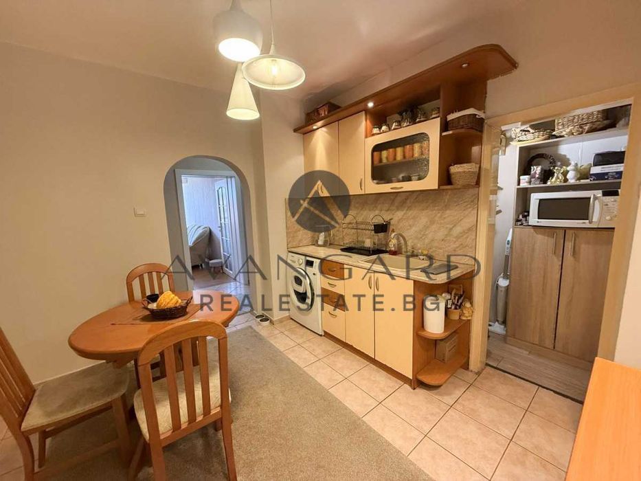 оф.25610 Тристаен обзаведен с четири отделни стаи/ Кючук Париж