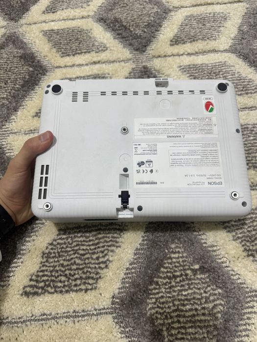 Proektor EPSON CO-WO1