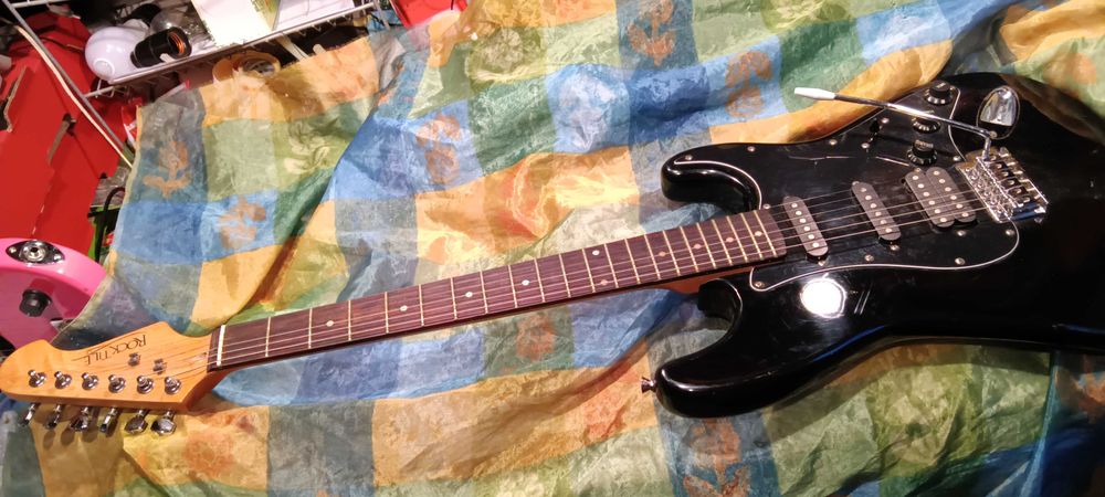 Електрическа / електроакустична китара, без забележки