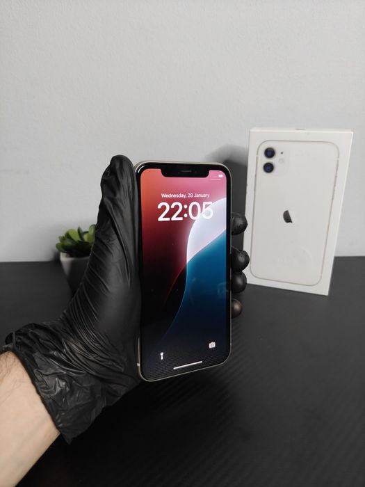 iPhone 11, Silver - în Condiție Bună!