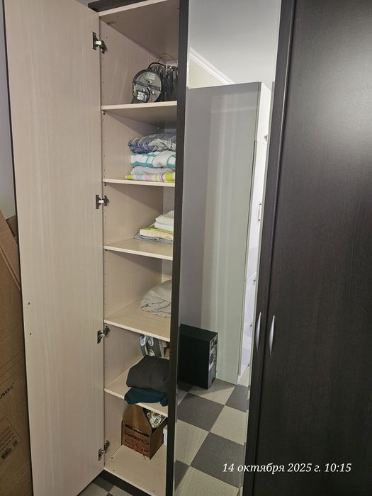 Продается Шкаф и стол