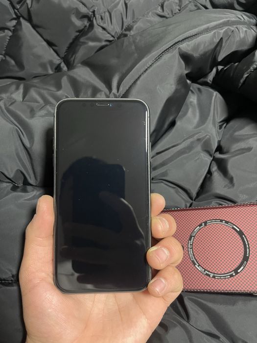 продам iPhone 11