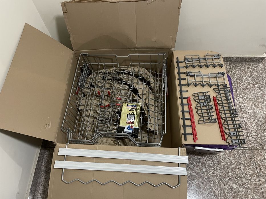 Горна кошница рафт чекмедже  от съдомиялна Bosch поставка за чаши Бош