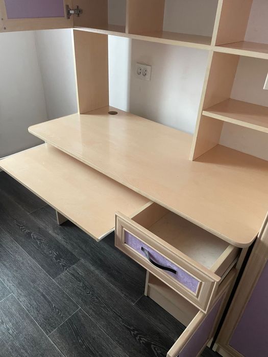 Компьютерный стол со стеллажом