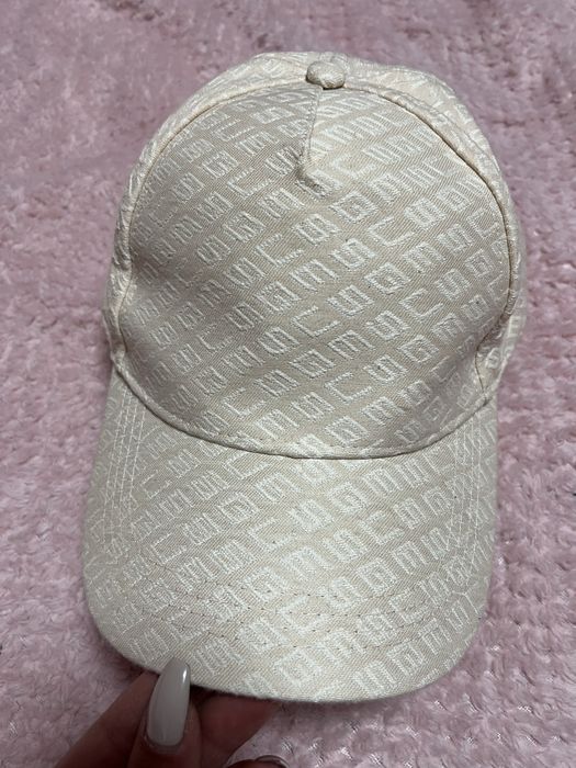 Шапки с козирка Guess,Dsquared
