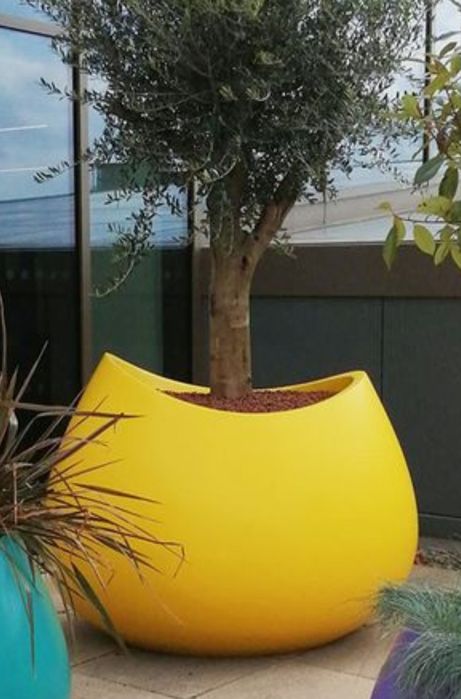 Vand ghivece mari si jardiniere comerciale