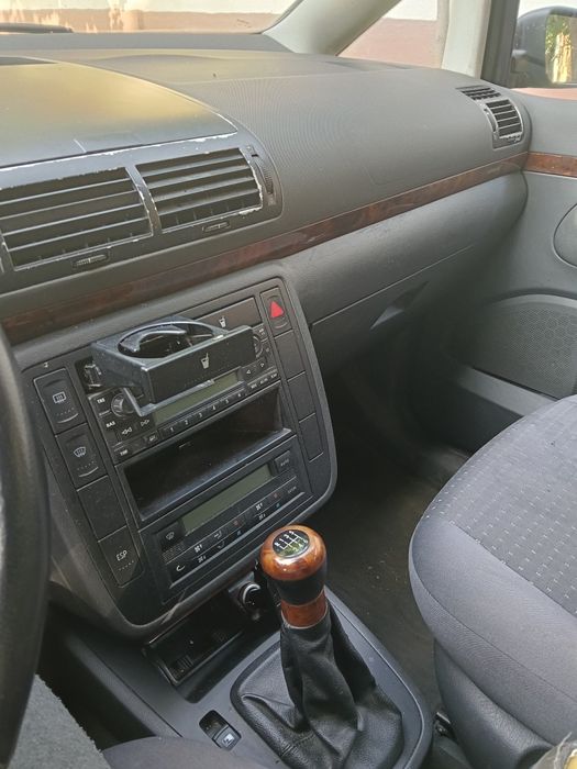 Vand Seat Alhambra cu 7locur din 2003 primul proprietar!
preti 2500€ negociabil mai multe detalii pe nr de telefon 0771 488 944