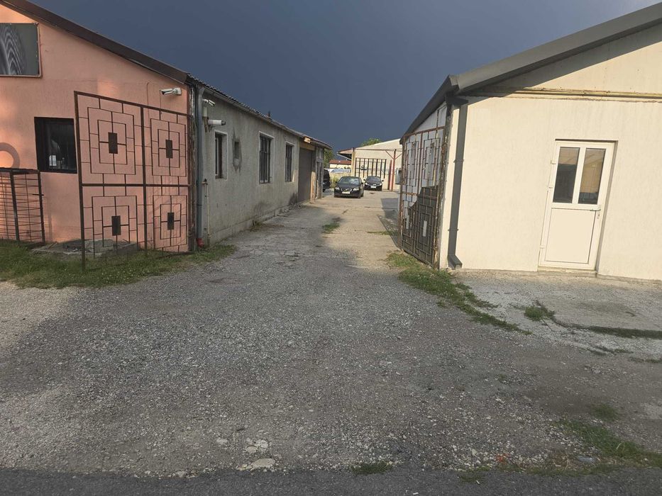 parte din curte betonata de inchiriat, locatie excelenta