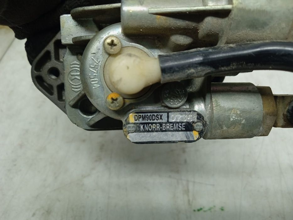 Frana de mana dpm90dsx Daf XF 105 generatia [2005 - 2013]