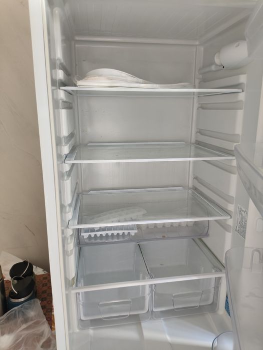 Продам холодильник Indesit