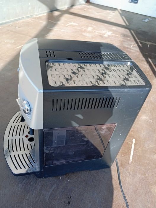 Кафе машина на зърна-DELONGHI ESAM 3100.SB .