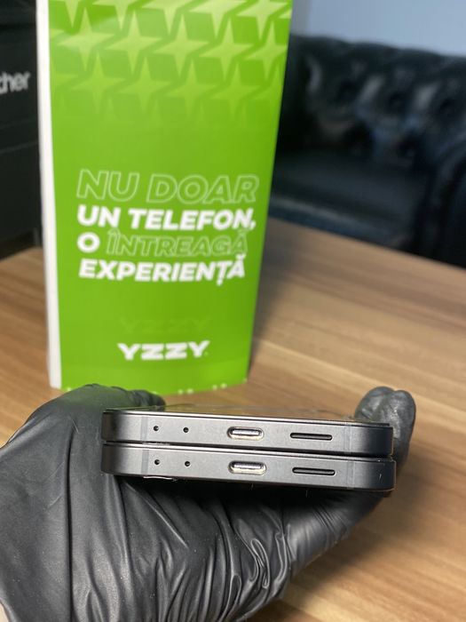 Samsung Galaxy Z Flip7 FE • 256 GB • Black