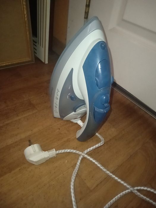 Самые дешёвые утюги с отпаривателем