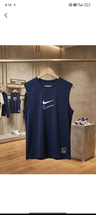 Erkaklar maykasi sport uslubidagi fudbolka zamonaviy dizayn